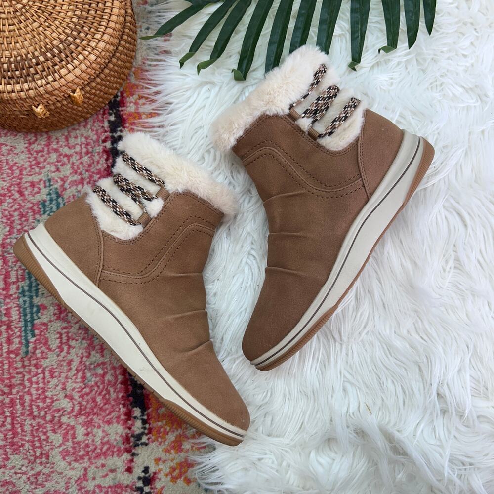 Clarks Breeze Cozy Boot 7 Tan Brown Winter Faux Fur Ankle Bootie